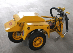 摩托车停在路边低可信度描述已自动生成